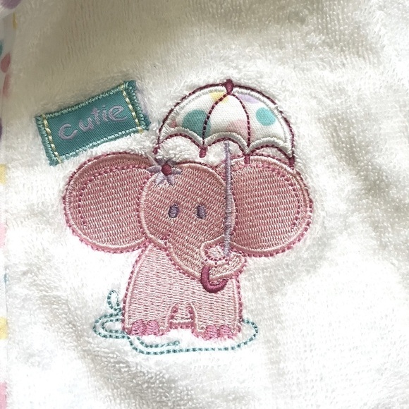 Luvable Friends bath robe white hooded elephant embroidered detailed Girls 0-9Mo - Picture 6 of 6